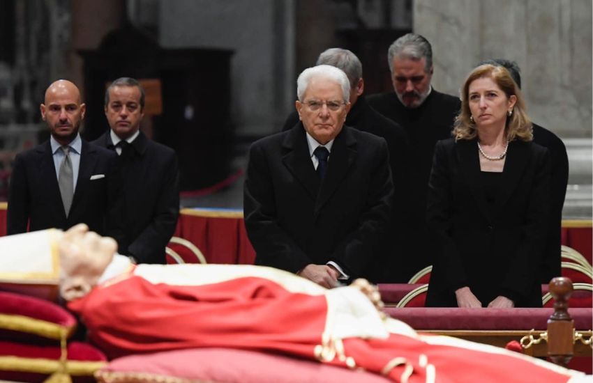 L’ultimo saluto a papa Benedetto XVI: presenti anche Mattarella e la Meloni