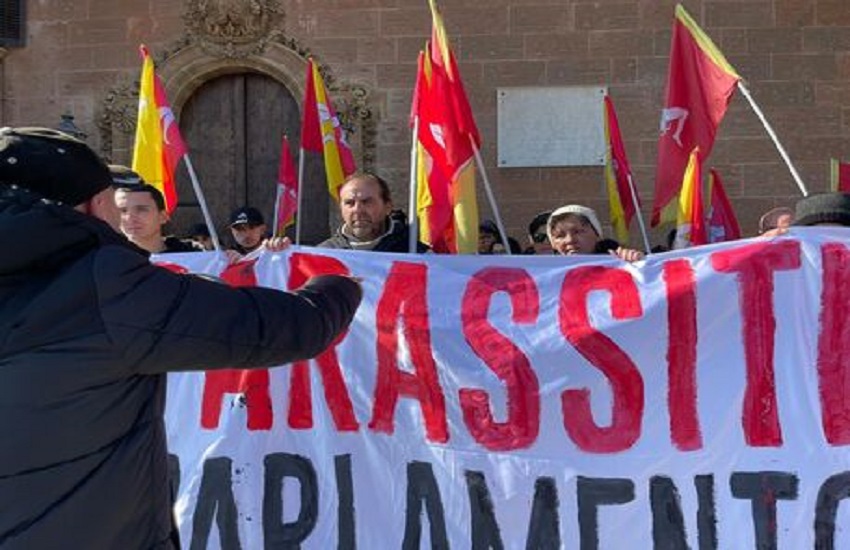 Palermo, “Vergognatevi”, protesta  dei percettori di RdC contro gli aumenti ai deputati