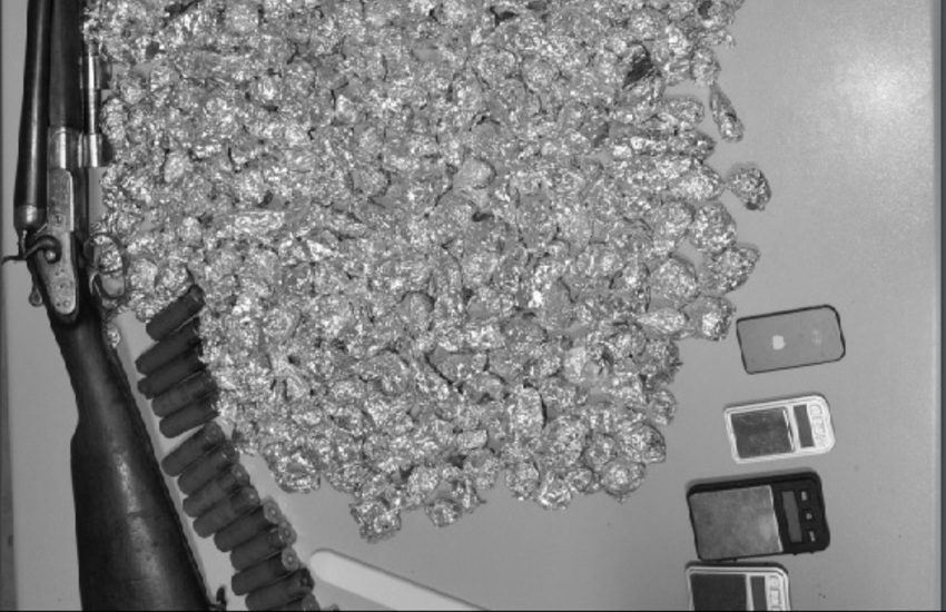 Biancavilla, aveva 600 buste di marijuana e un fucile. Arrestato 22enne