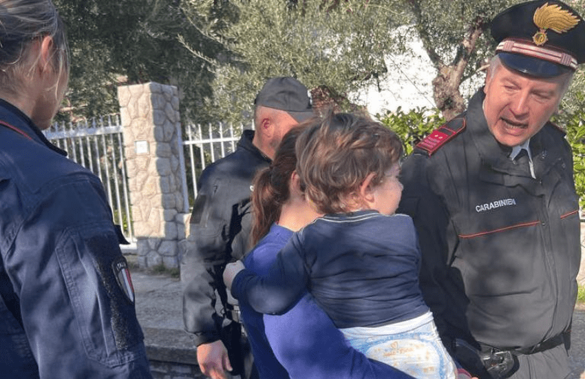 Massa Lubrense, ritrovato il piccolo Gennaro: il primo abbraccio è di un carabiniere