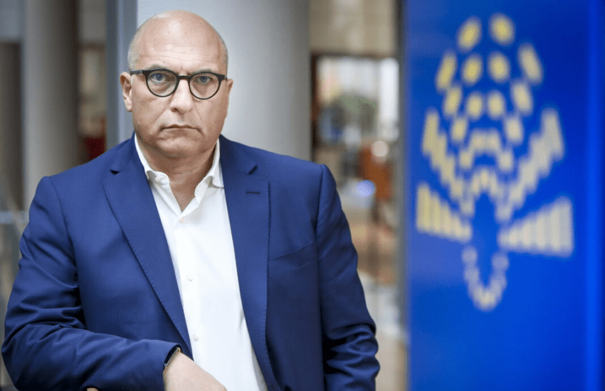 Qatargate, mandato d’arresto per Cozzolino: ma l’europarlamentare del Pd non si trova