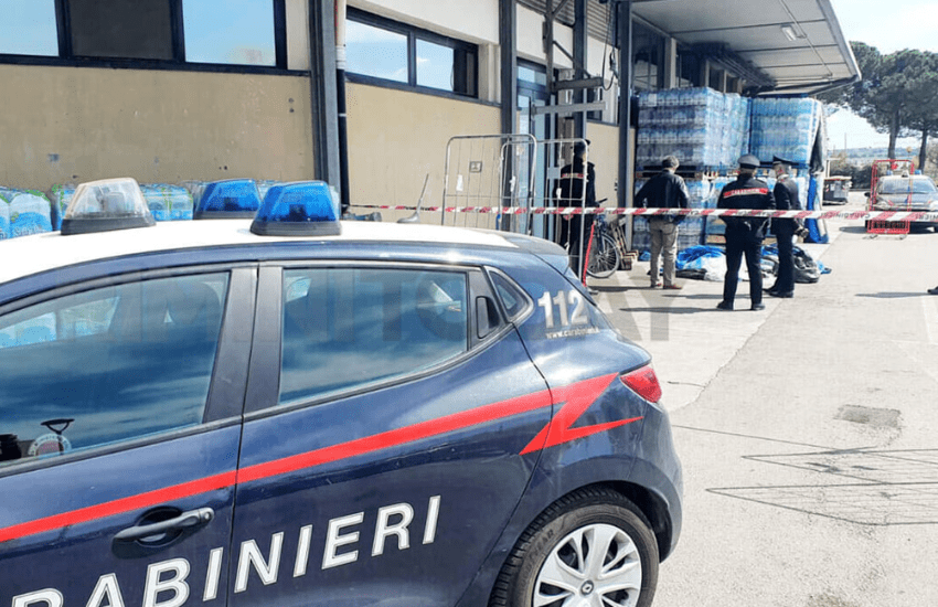 Cattolica, ladro muore mentre ruba nel supermercato: il titolare indagato per omicidio colposo