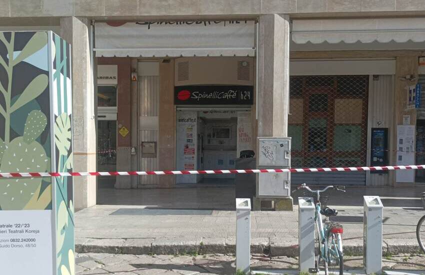 Allarme bomba nel cuore di Lecce, zaino dal contenuto sospetto in Piazza Sant’Oronzo