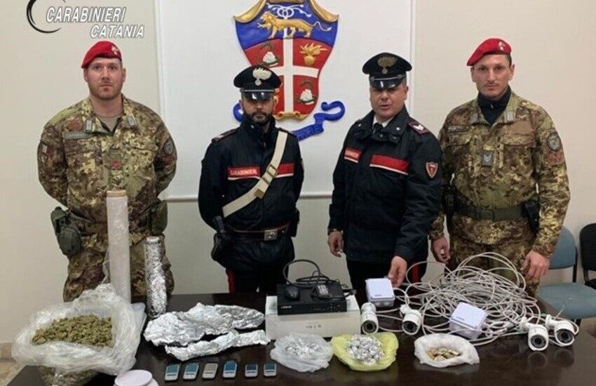 Paternò, via Bengasi: aveva in casa quasi 800 g di marijuana, arrestato 54enne
