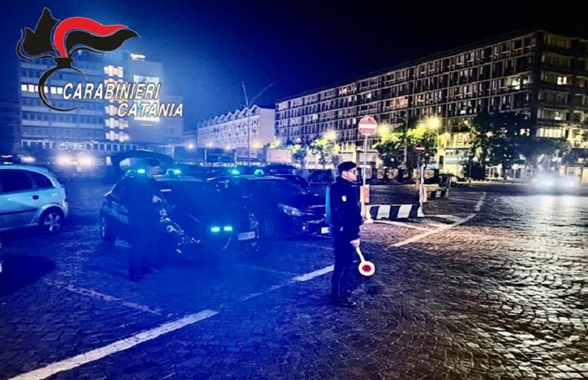 Catania, Carabinieri setacciano diverse zone della città: 2 denunce