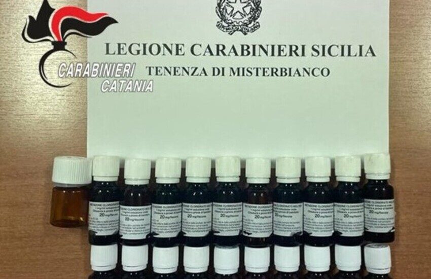 Via S. Catania, nasconde 21 flaconi di metadone in camera da letto: arrestato