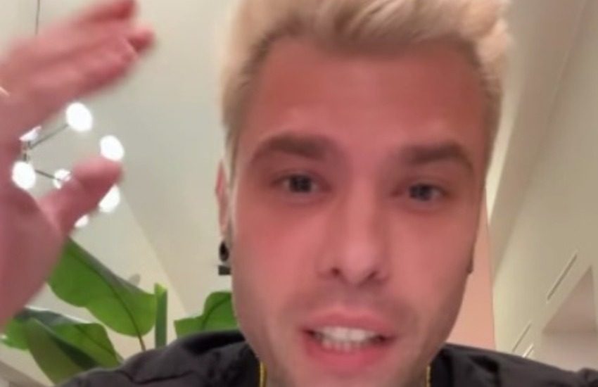Milano: Fedez segnala un parcheggiatore abusivo alla polizia