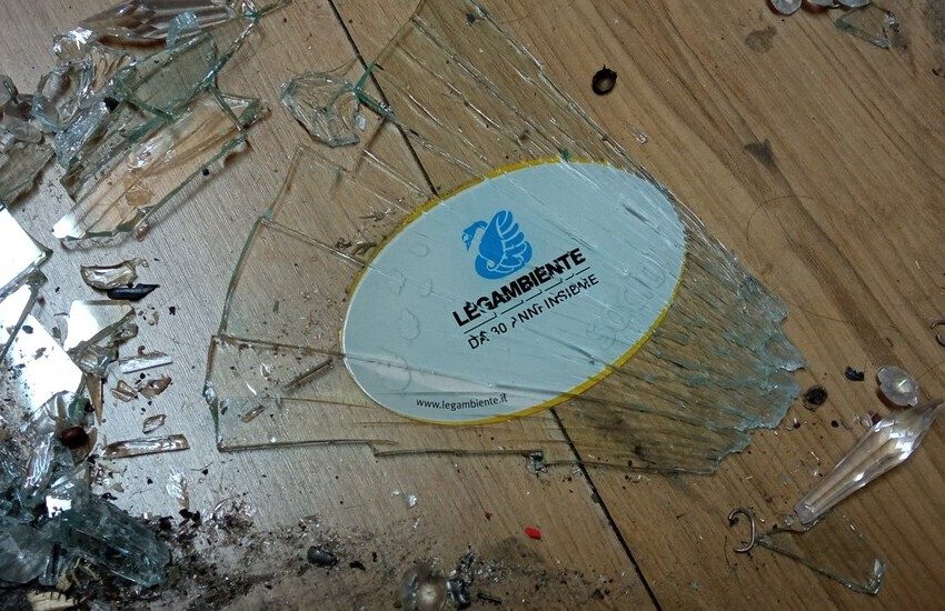 Caltagirone, raid vandalico all’Ecostazione: il sindaco Roccuzzo: “Solidarietà al Circolo Legambiente il Cigno”