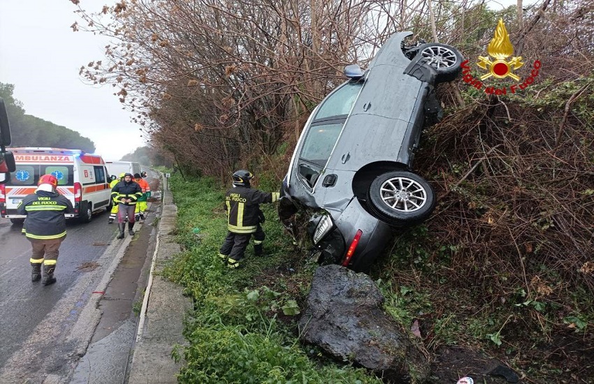 [FOTO] Maltempo a Catania e provincia: incidente in autostrada, albero si abbatte sulla circonvallazione