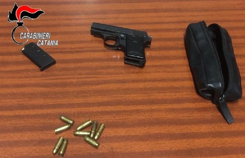 Mascalucia, pistola e cartucce dentro un mobile: arrestato 48enne