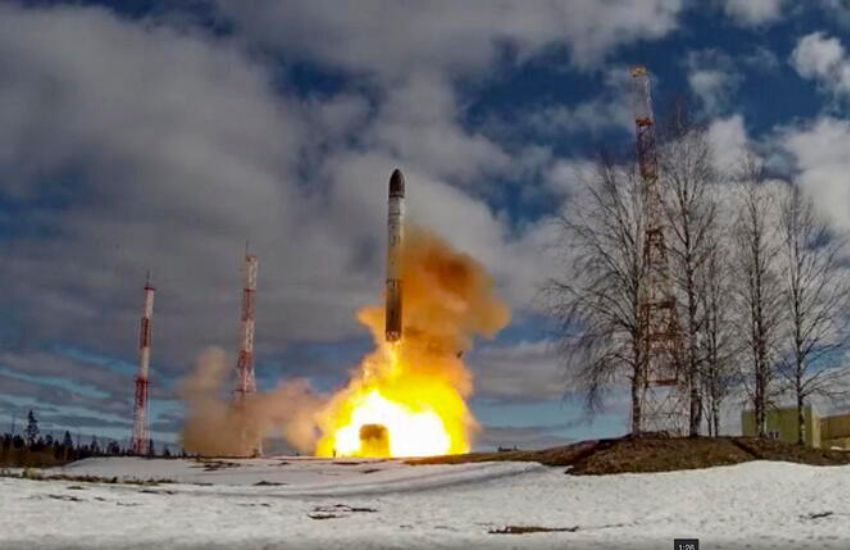 La Russia ha testato un missile “Satan” mentre Biden era in visita a Kiev