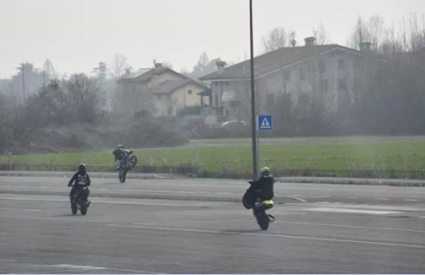 Cittadella: gara di moto illegale, identificati 55 ragazzi