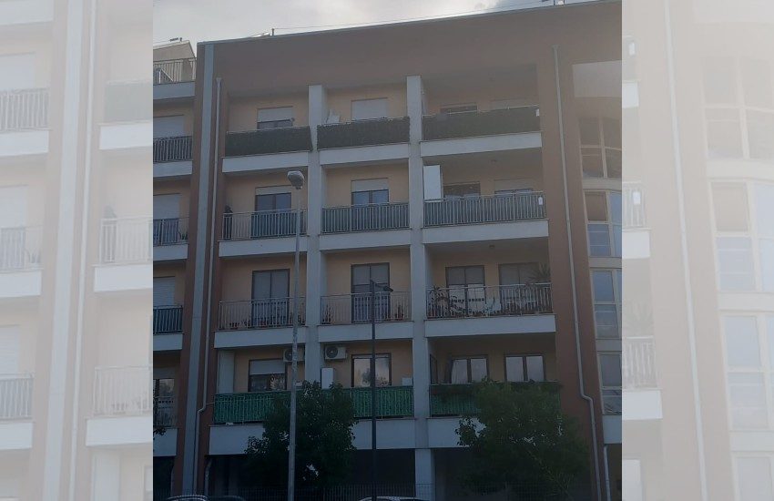 Coi bambini al freddo e senza acqua calda, la protesta dei residenti del “Lotto 1” di via Pantanaccio