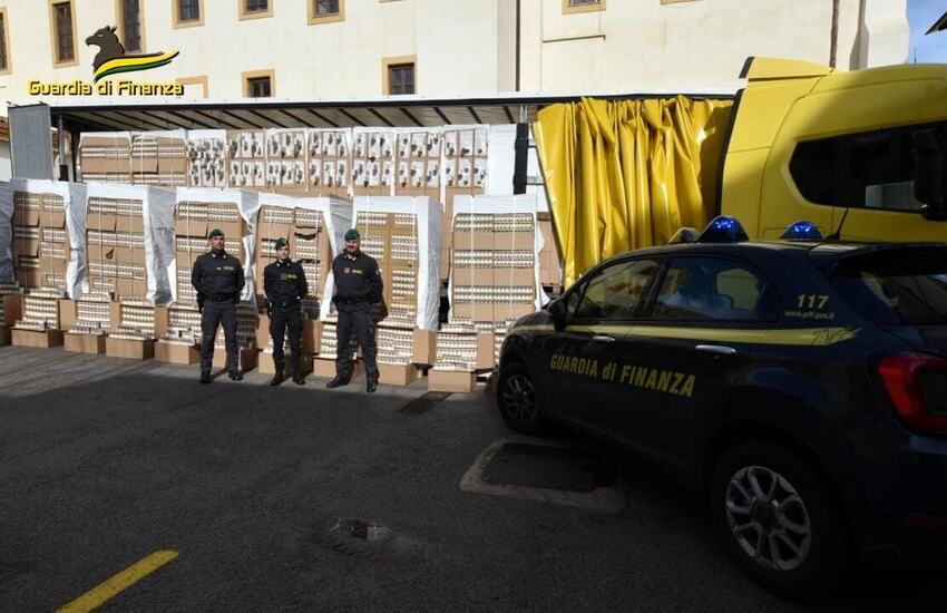 Palermo, sequestro record di sigarette di contrabbando: tir carico con 45mila stecche