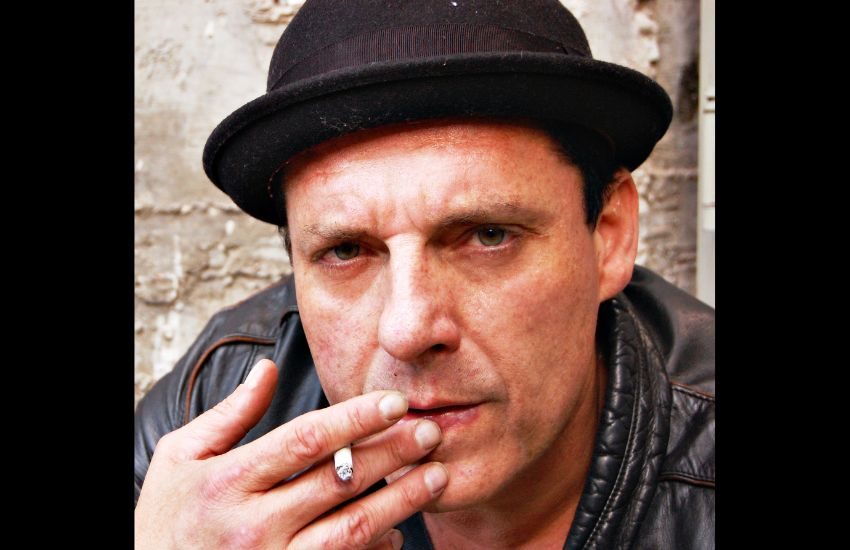 Dramma per Tom Sizemore, la famiglia valuta la tragica opzione del fine vita