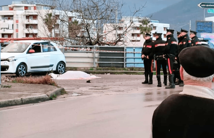 Napoli: pregiudicato ucciso con numerosi colpi di pistola nella sua auto
