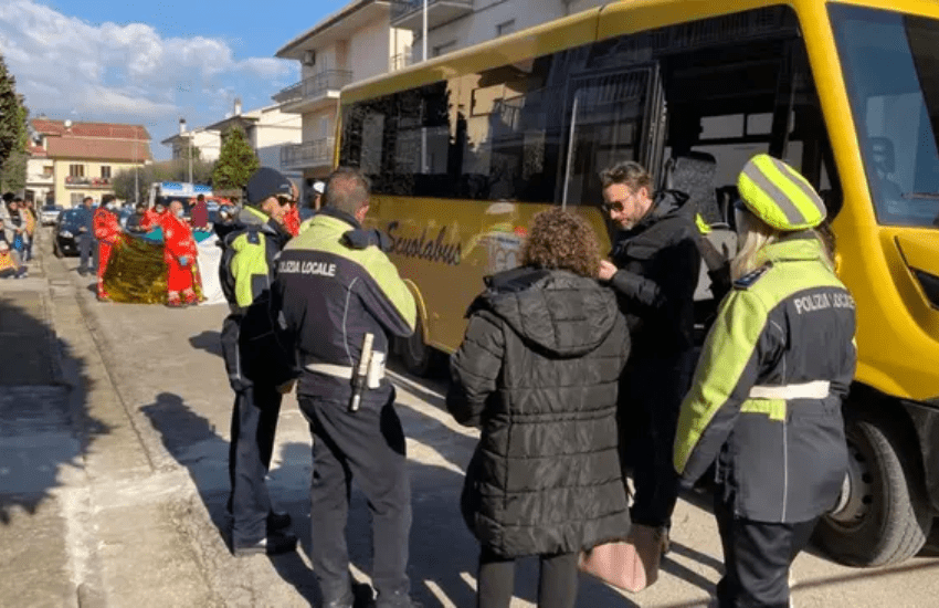Sant’Elpidio a Mare, segue la sorella salita sullo scuolabus: bimbo muore investito