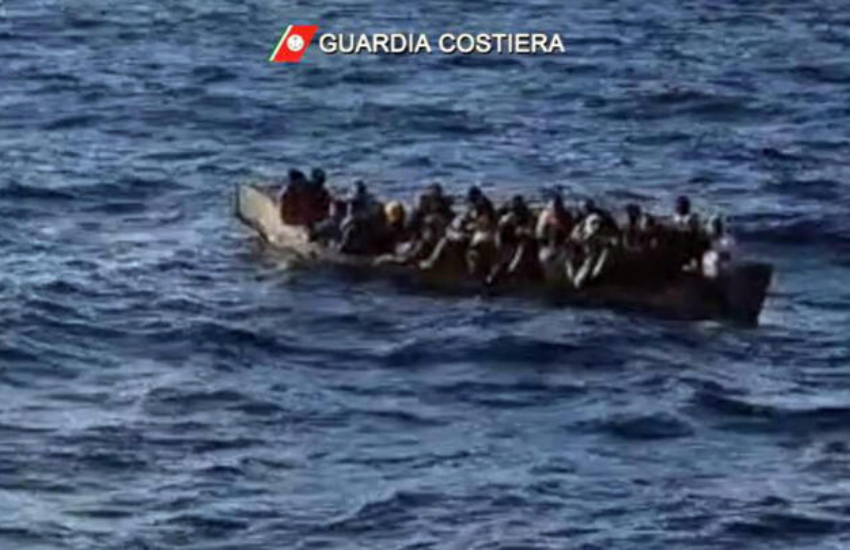 Lampedusa, migranti: 4 sbarchi nella notte. In 24 ore più di 400 arrivati sull’Isola