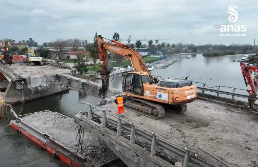 VIDEO – Al via i lavori di demolizione e ricostruzione del ponte “Badino” lungo la via Pontina