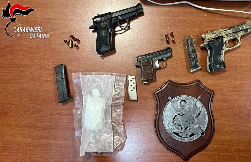 San Cristoforo, cocaina e pistole in un pozzo profondo 19 metri: arrestato 65enne