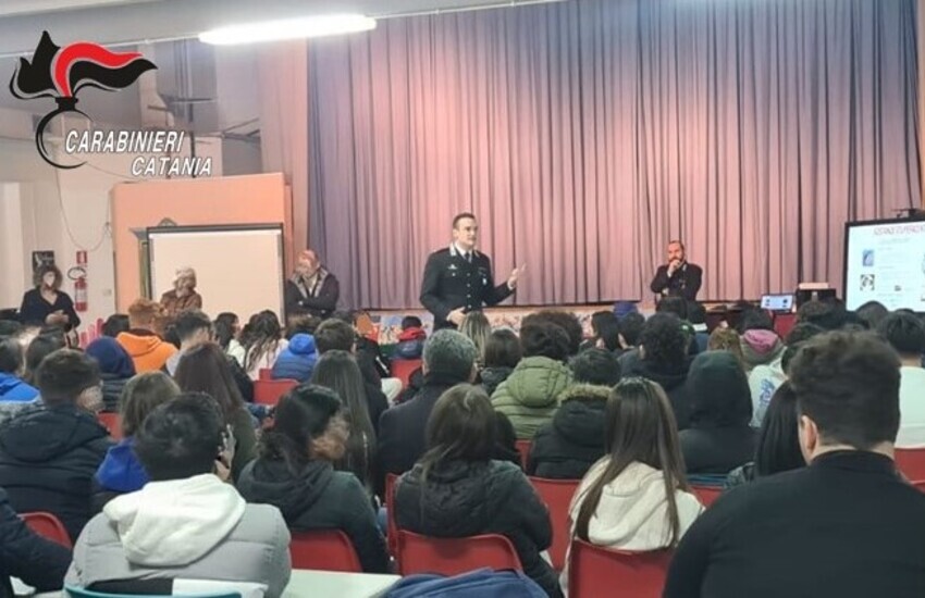 Nesima e Librino: i carabinieri incontrano gli studenti per la cultura della legalità