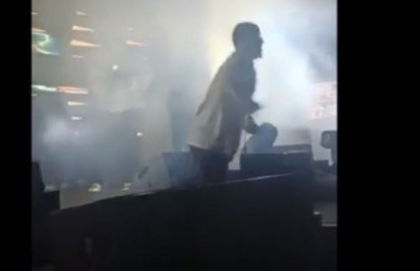 Morte choc in diretta durante un concerto: il noto rapper crolla sul palco in preda alle convulsioni
