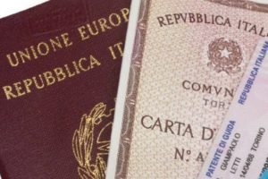 Napoli, documenti ottenuti illegalmente: indagine su presunti favori negli uffici comunali