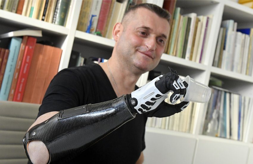 VIDEO – Colto da meningite, il pontino Fabio ha bisogno di mani nuove: aperta una raccolta fondi