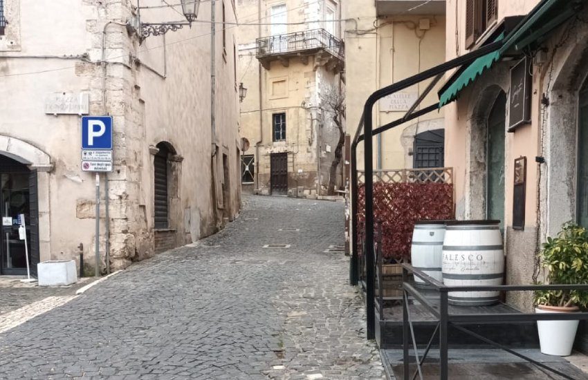 Sezze, riaperta al traffico veicolare via Roma; l’annuncio social e le scuse del sindaco