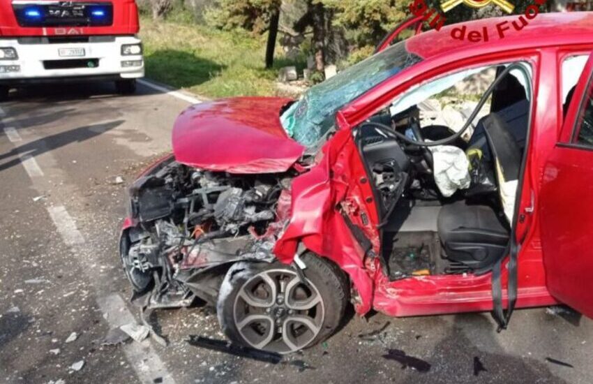 Drammatico incidente d’auto in provincia di Latina: 60enne estratto dalle lamiere della sua auto