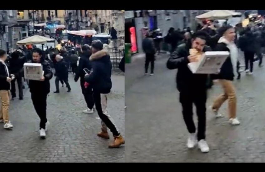 Napoli: mangia la pizza mentre fugge dagli scontri in città. Il video è virale