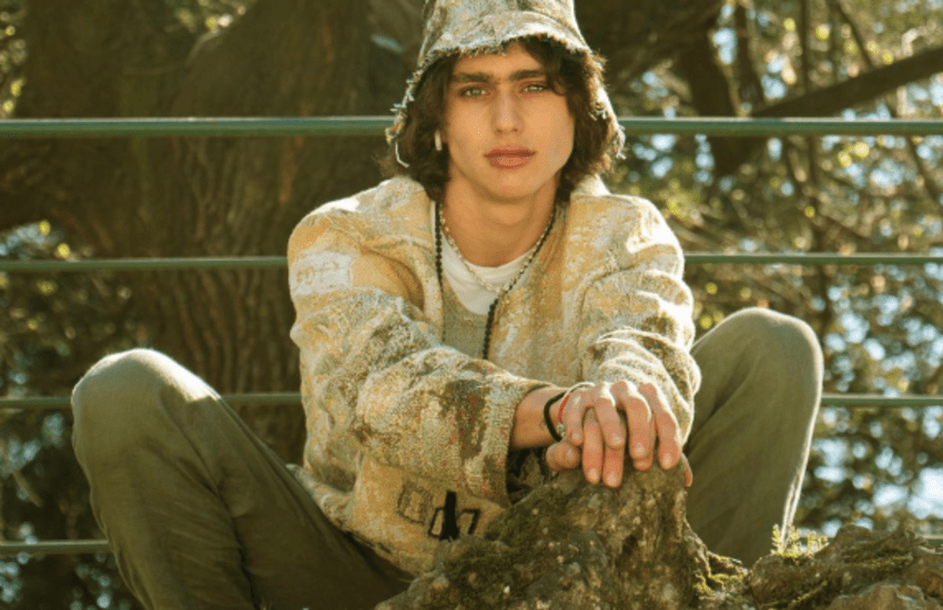 Dopo la notte di follia arrivano le scuse “minimal” di Achille Costacurta, ma il web non perdona: “Viziato e maleducato”