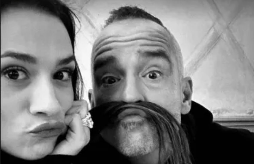 Eros Ramazzotti e le polemiche per la foto con la sua nuova compagna