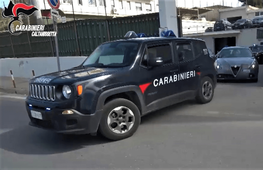 Caltanissetta, violenta la nipote 13enne con la complicità della madre della vittima: il padre tenta di accoltellare il fratello