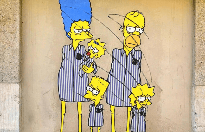 Milano, deturpato il murale dei Simpson deportati ad Auschwitz: “Gravo atto antisemita”