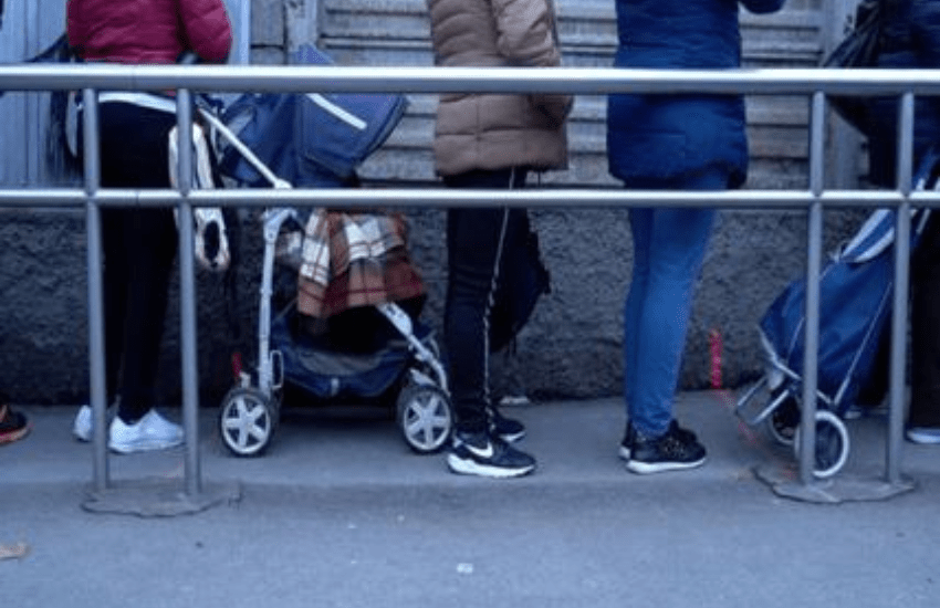 “Si deve accettare di essere più poveri”: infuriano le polemiche