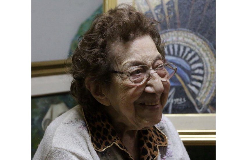 Ritrova in casa buono da mezzo milione di euro, ma Poste gliene riconosce solo al metà: il ricorso di una nonnina di 107 anni