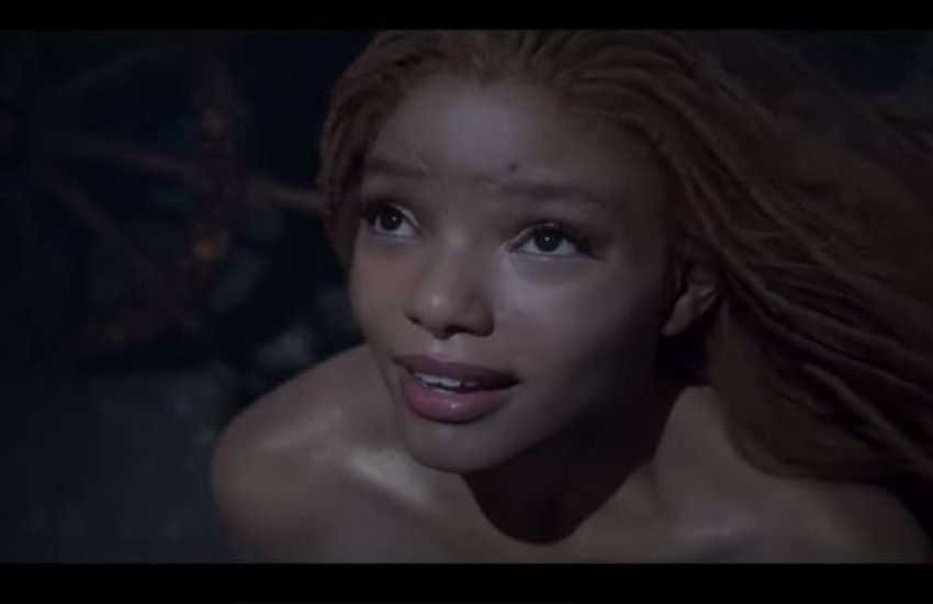 Cambiate le canzoni della Sirenetta nel remake: “Eric non chiede il permesso di baciarla”