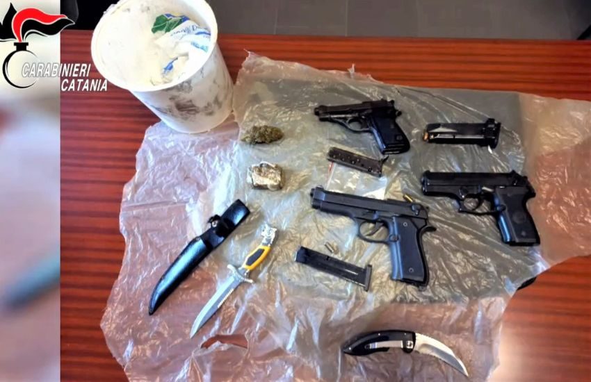 [VIDEO] Randazzo, 25enne nascondeva armi in un rudere vicino casa, arrestato per ricettazione