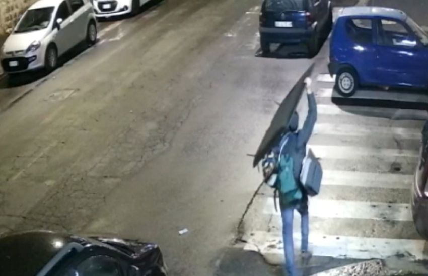 [VIDEO] Catania, scassina un’abitazione in Viale Mario Rapisardi, beccato grazie alle telecamere
