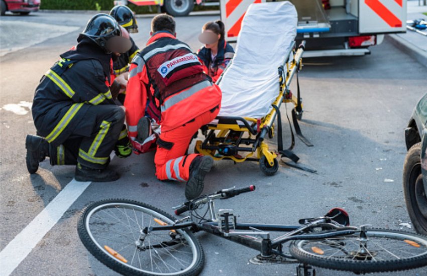 Scontro auto bicicletta: muore un 52enne. L’investitore è della provincia di Latina