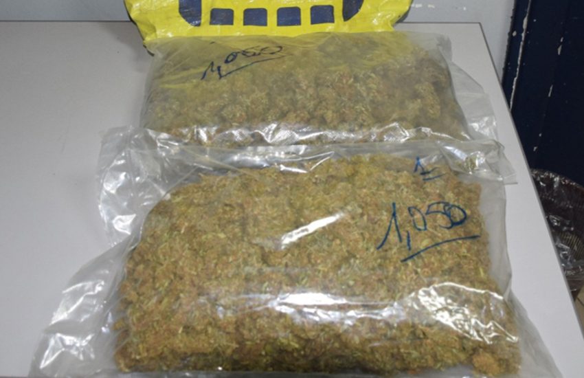 Nasconde in auto oltre due chili di marijuana, arrestato per spaccio 34enne