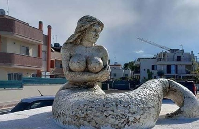 “Quella statua è troppo formosa e sexy!”, scoppia la polemica hot a Monopoli