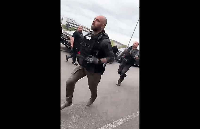 Morte nella fabbrica di Mercedes Benz: uccisi due dipendenti (VIDEO)