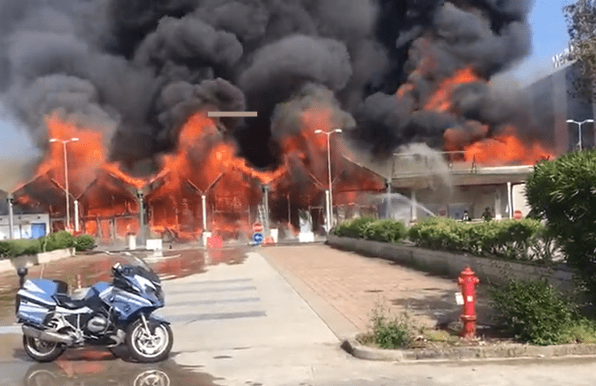 Panico a Desenzano del Garda: incendio devasta centro commerciale (VIDEO)