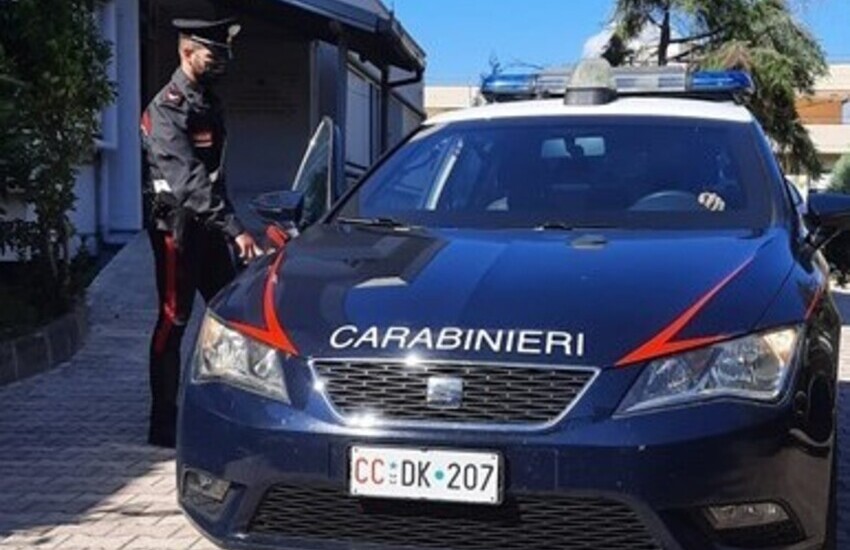 Palagonia, “Offre soldi al Carabiniere per chiudere un occhio sul figlio: arrestato