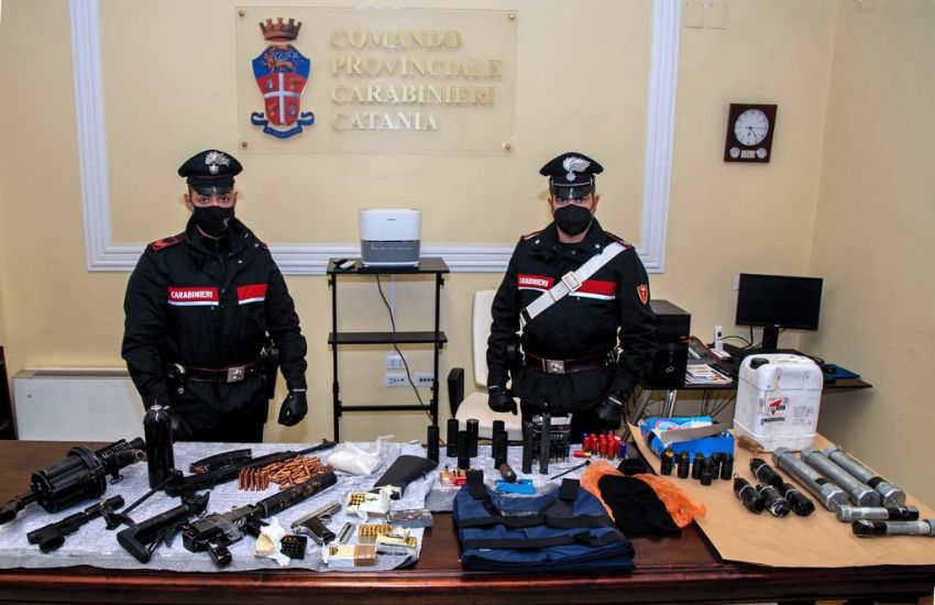Catania: traffico d’armi da guerra ad alto potenziale, arrestato un mafioso catanese