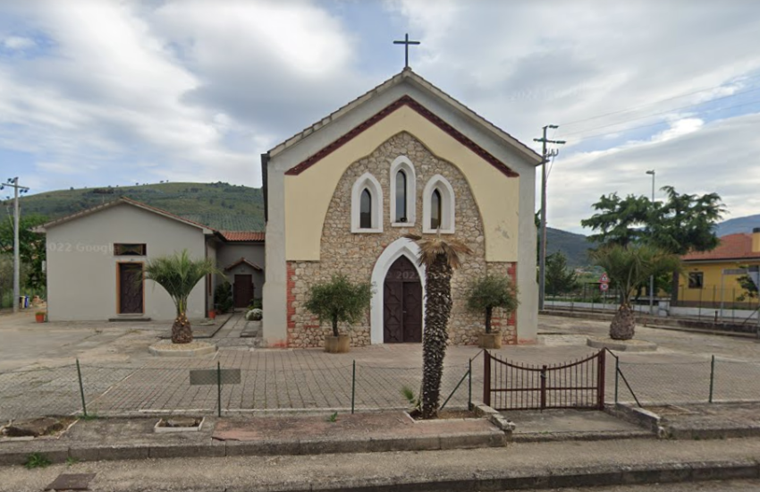 Danneggia le statue di una chiesa pontina: arrestato 28enne straniero