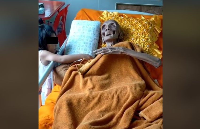 È mistero sul web su un monaco buddista “mummificato”: “Ha 163 anni!”. Il video che ha scioccato il popolo social