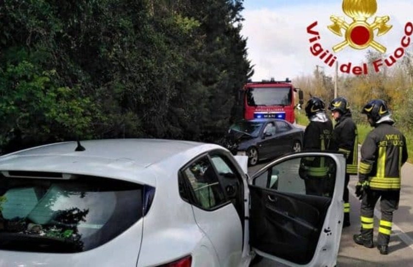 Incidente nel Salento. Scontro tra due auto: 32enne resta incastrata, in due in ospedale